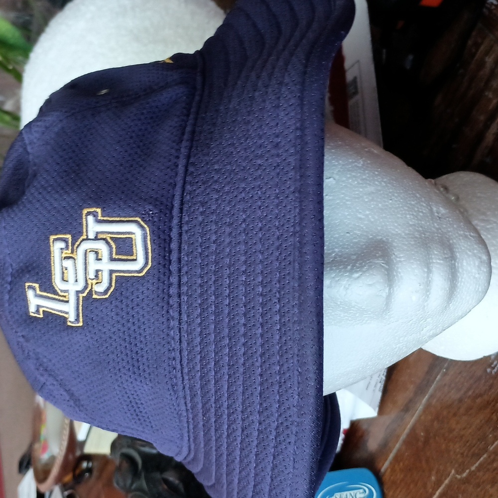LSU bucket hat Hat $34 OneSz + free hat Hat is Practically New
